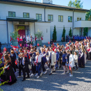 Barnetoget i Asker passerer Skaugum. For første gang er også barneskolene fra Røyken og Hurum med i toget. Foto: Lise Åserud, NTB